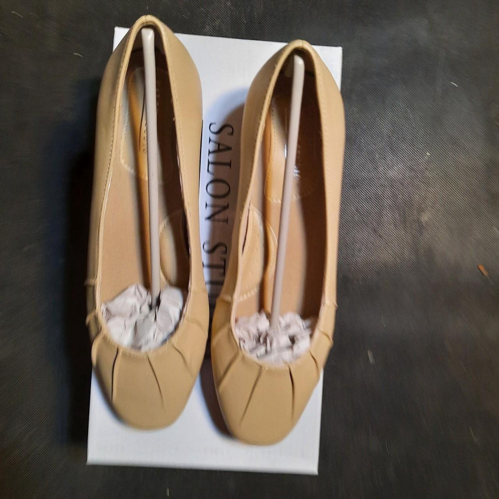 Salon studio low heel pumps